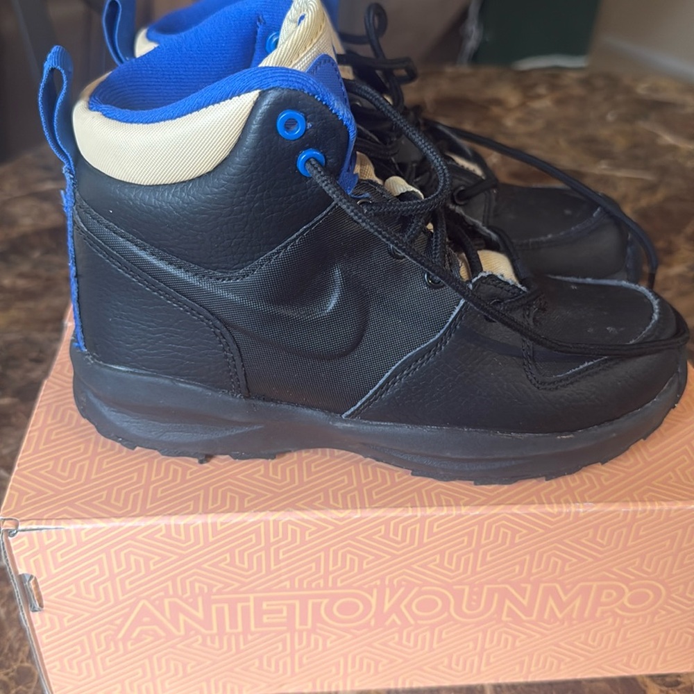 Kid Nike boots size 1.5